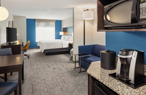 Quad Cities Hotel | Discover Holiday Inn Express Moline - Family Friendly Amenities