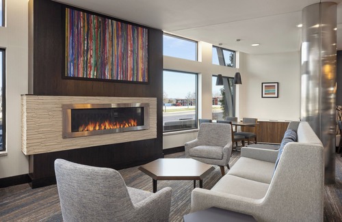 Quad Cities Hotel | Discover Holiday Inn Express Moline - Family Friendly Amenities