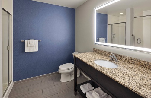 Quad Cities Hotel | Discover Holiday Inn Express Moline - Family Friendly Amenities