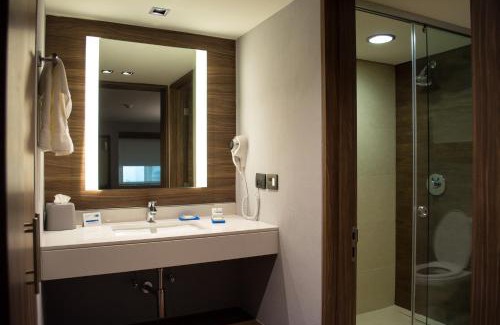 Morelia Hotel | Discover Holiday Inn Express Morelia with Ocean View & Pool