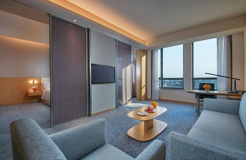 Tongzhou Hotel | Eco-Friendly Comfort at Holiday Inn Express Nantong Textile City