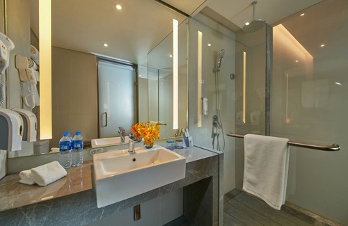Tongzhou Hotel | Eco-Friendly Comfort at Holiday Inn Express Nantong Textile City