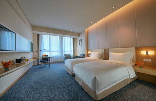 Tongzhou Hotel | Eco-Friendly Comfort at Holiday Inn Express Nantong Textile City