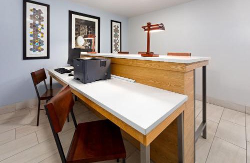 New Albany Hotel | Comfortable Stay at Holiday Inn Express - New Albany