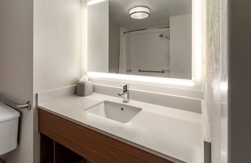 New Albany Hotel | Holiday Inn Express New Albany - Louisville NW by IHG