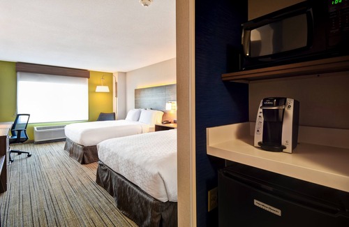 Middletown Hotel | Discover Holiday Inn Express Newport North - Family Friendly Stay