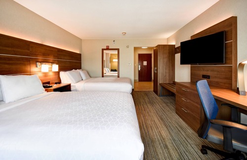 Middletown Hotel | Discover Holiday Inn Express Newport North - Family Friendly Stay