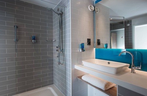 L'Arenas Hotel | Comfortable Stay at Holiday Inn Express Nice Grand Arenas