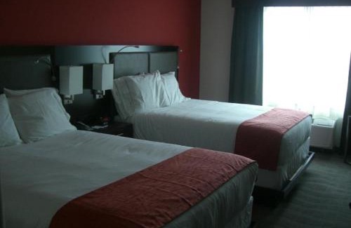 Maize Hotel | Pet-Friendly Getaway at Holiday Inn Express Northwest Maize