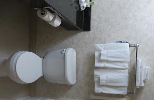 Maize Hotel | Pet-Friendly Getaway at Holiday Inn Express Northwest Maize