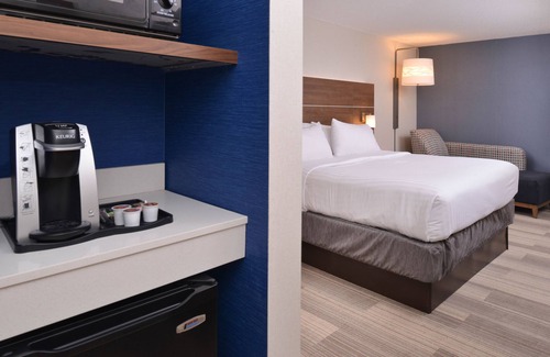 Olean Hotel | Comfortable Holiday Inn Express Olean with Pool & Breakfast