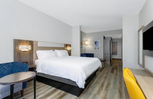 Fairvilla Hotel | Discover Holiday Inn Express Orlando-Ocoee East with Pool & Hot Tub