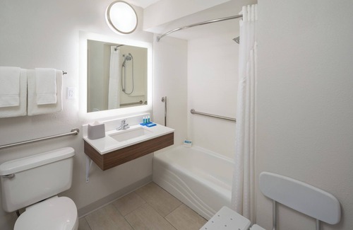 Orlando Hotel | Top-Rated Holiday Inn Express Near Orlando Airport with Pool