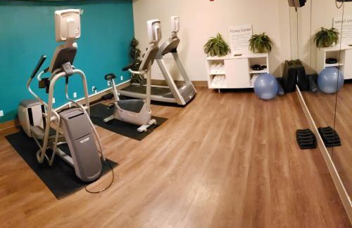 Osage Beach Hotel | Relax at Holiday Inn Express Osage Beach - Family-Friendly Fun