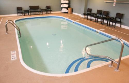Osage Beach Hotel | Relax at Holiday Inn Express Osage Beach - Family-Friendly Fun