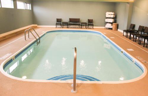 Osage Beach Hotel | Relax at Holiday Inn Express Osage Beach - Family-Friendly Fun