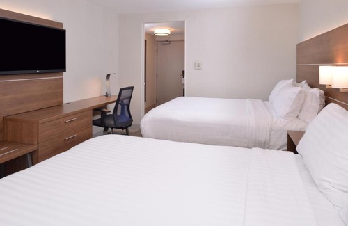 Palm Desert Resort | Pet-Friendly Holiday Inn Express Palm Desert with Ocean Views