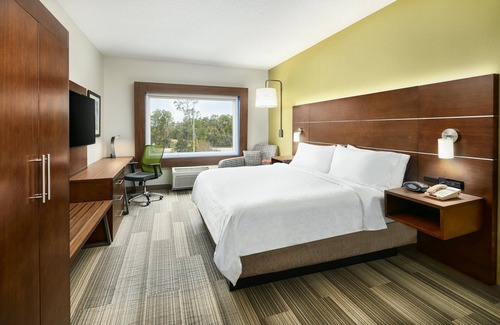 Palatka Hotel | Top-Rated Holiday Inn Express Palatka with Pool & Breakfast