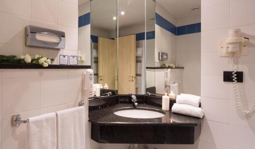 Parma Hotel | Comfortable Stay at Holiday Inn Express Parma with Breakfast