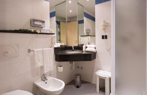 Parma Hotel | Comfortable Stay at Holiday Inn Express Parma with Breakfast