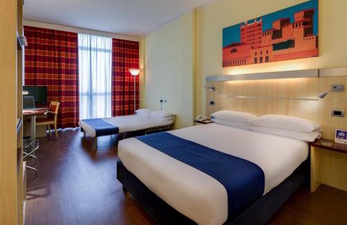 Parma Hotel | Comfortable Stay at Holiday Inn Express Parma with Breakfast
