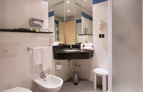 Parma Hotel | Comfortable Holiday Inn Express Parma with Spa & Breakfast