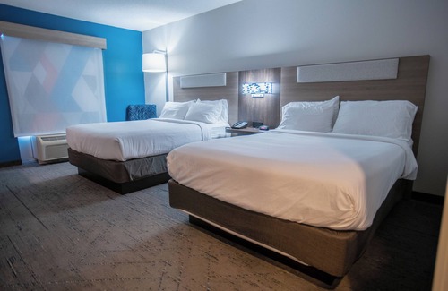 Pembroke Hotel | Discover Holiday Inn Express Pembroke: Family-Friendly Stays