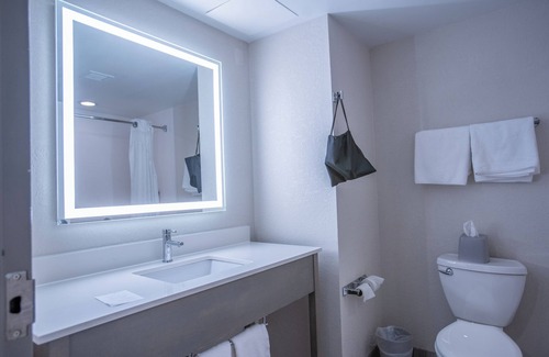Pembroke Hotel | Discover Holiday Inn Express Pembroke: Family-Friendly Stays