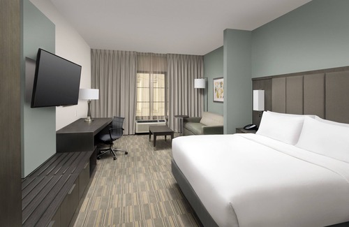 Downtown Hotel | Top-Rated Holiday Inn Express Pensacola Downtown - Enjoy Amenities!