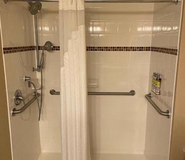 Old City Hotel | Convenient Holiday Inn Express at Penn's Landing with Breakfast