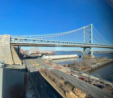Old City Hotel | Convenient Holiday Inn Express at Penn's Landing with Breakfast
