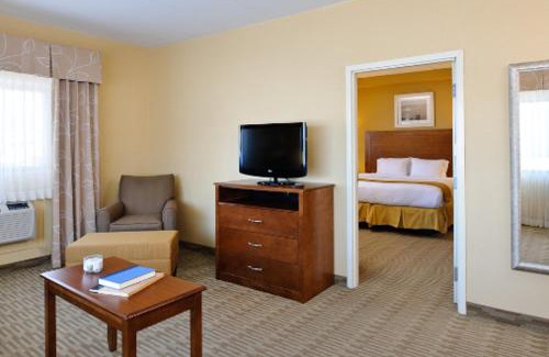 Essington Hotel | Convenient Stay at Holiday Inn Express Philadelphia Airport