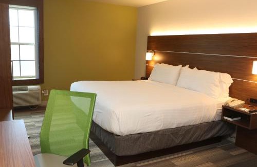 South Mountain Hotel | Relax at Holiday Inn Express Phoenix-Airport with Pool & Hot Tub