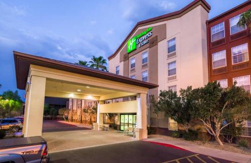 South Mountain Hotel | Relax at Holiday Inn Express Phoenix-Airport with Pool & Hot Tub