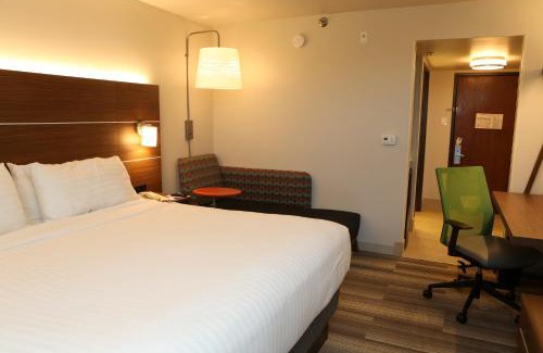 South Mountain Hotel | Relax at Holiday Inn Express Phoenix-Airport with Pool & Hot Tub