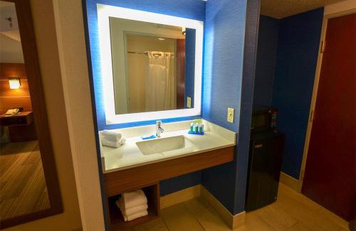Bridgeville Hotel | Comfortable Stay at Holiday Inn Express Pittsburgh-Bridgeville