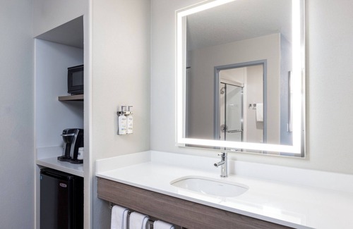 Lake Oswego Hotel | Comfortable Stay at Holiday Inn Express Portland South