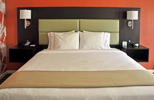 Plainsboro Hotel | Discover Holiday Inn Express Princeton Southeast: Family-Friendly Amenities