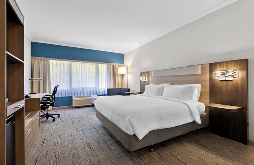 Plainsboro Hotel | Discover Holiday Inn Express Princeton Southeast: Family-Friendly Amenities