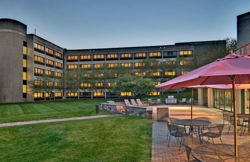 Plainsboro Hotel | Discover Holiday Inn Express Princeton Southeast: Family-Friendly Amenities