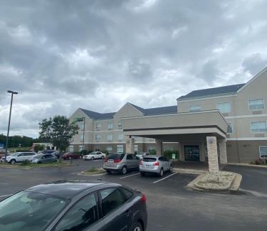 Princeton Hotel | Pet-Friendly Holiday Inn Express Princeton with Pool Access