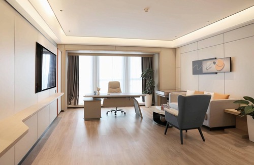 Qingdao Hotel | Eco-Friendly Comfort at Holiday Inn Express Qingdao