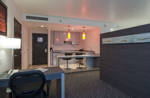 Downtown Queretaro Hotel | Top-Rated Holiday Inn Express Queretaro with Pool & Spa