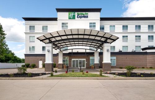 Richmond Hotel | Cozy Holiday Inn Express Richmond with Oceanfront Views