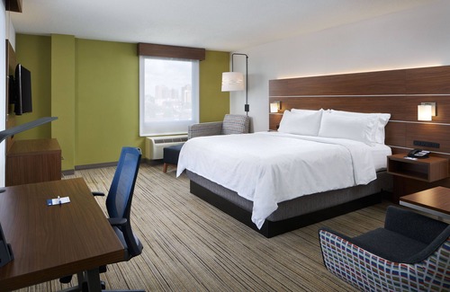 Monroe Ward Hotel | Explore Holiday Inn Express Richmond Downtown with Great Amenities