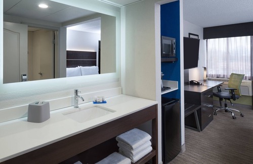 North Greece Hotel | Comfortable Stay at Holiday Inn Express Rochester - Greece
