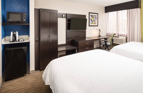 North Greece Hotel | Comfortable Stay at Holiday Inn Express Rochester - Greece