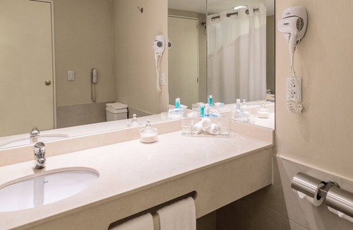Centro Hotel | Discover Holiday Inn Express Rosario: Top-Rated Amenities Await