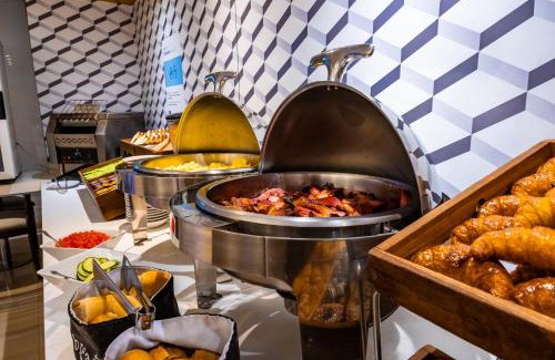 Centro Hotel | Comfortable Holiday Inn Express Rosario with Breakfast & Accessibility