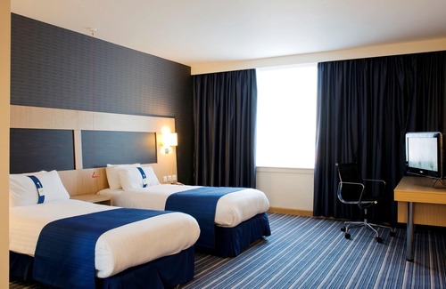 Wath upon Dearne Hotel | Inviting Holiday Inn Express Rotherham North with Breakfast